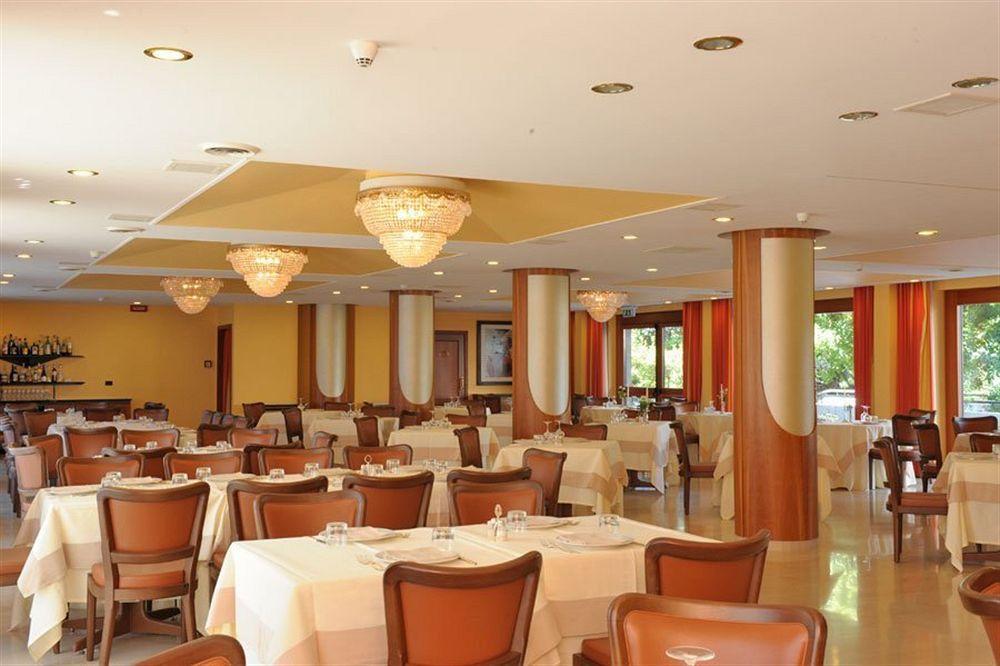 Hotel Svevo Джоя-дель-Колле Экстерьер фото